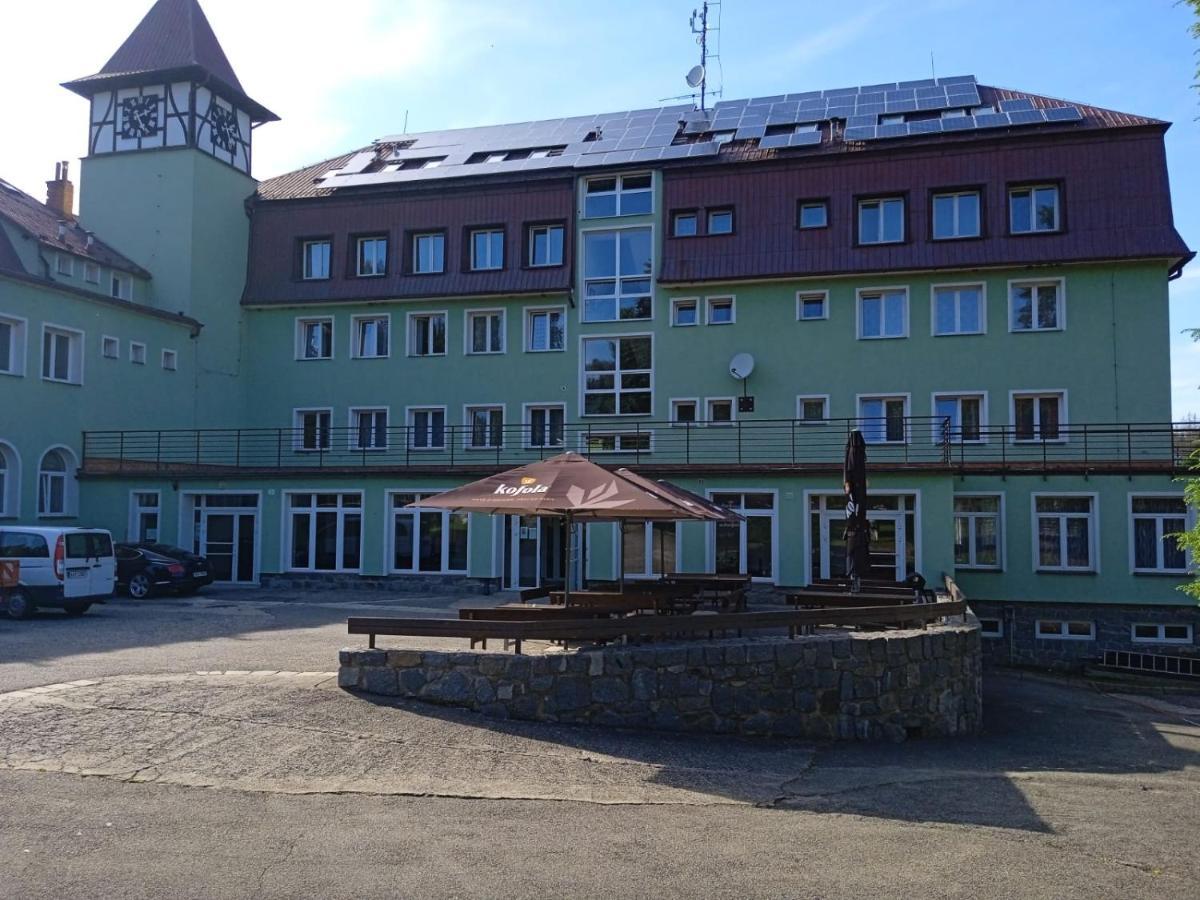 Hotel Forestyma Годонін Екстер'єр фото