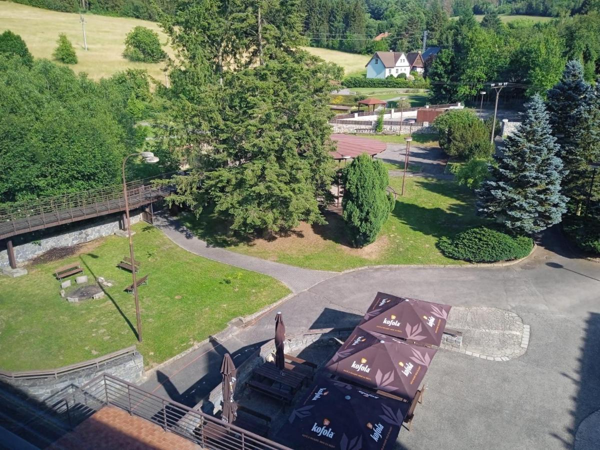 Hotel Forestyma Годонін Екстер'єр фото