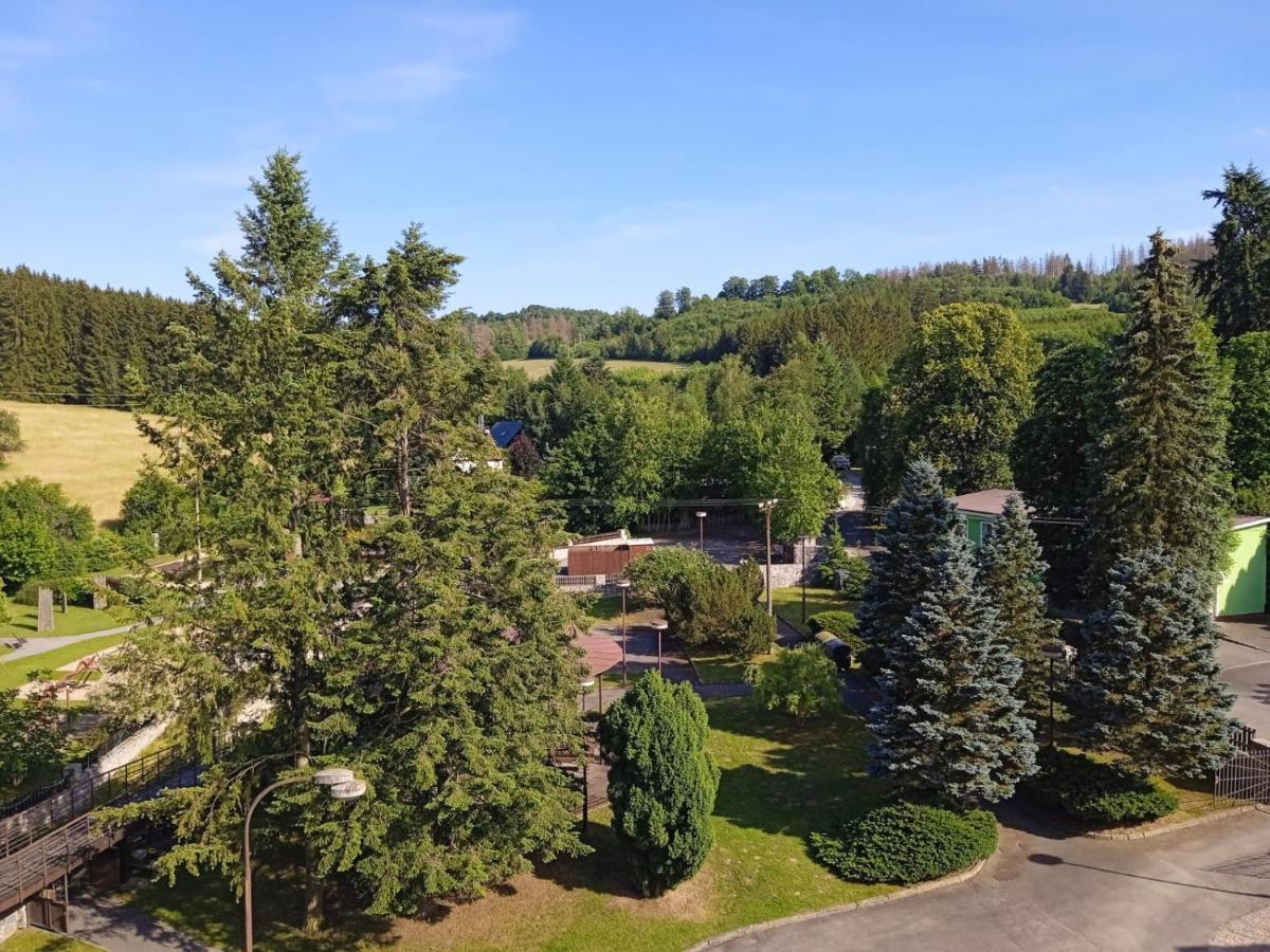 Hotel Forestyma Годонін Екстер'єр фото