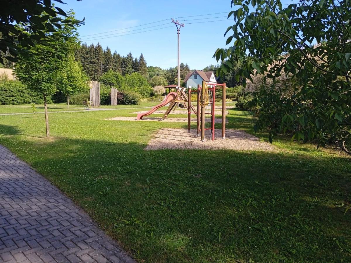 Hotel Forestyma Годонін Екстер'єр фото